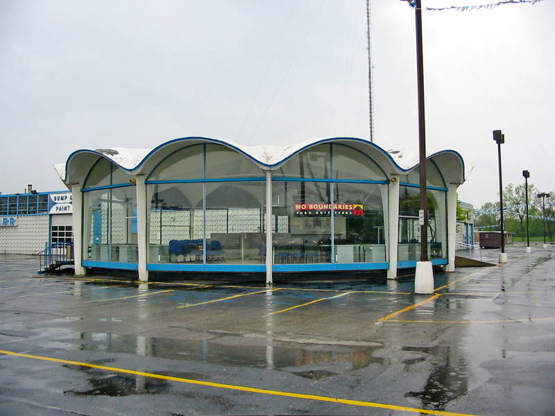 Mel Farr Ford (Northland Ford) - May 2002 Photo (newer photo)